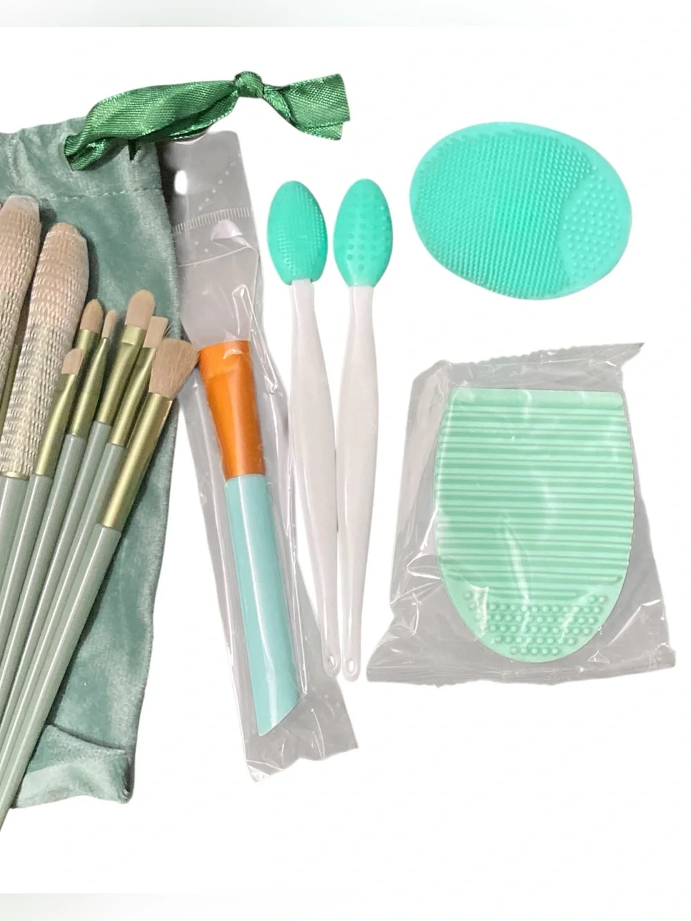 NEW 22 Piece Make Up Beauty Tool Set - Brushes, Sponges, Etc.
